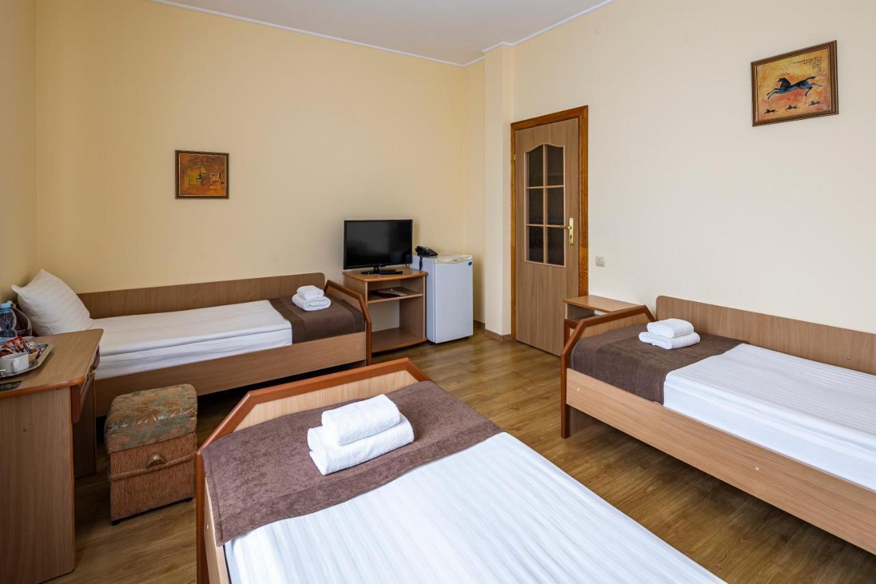 Hotel Galaktika Vynnyky Eksteriør billede